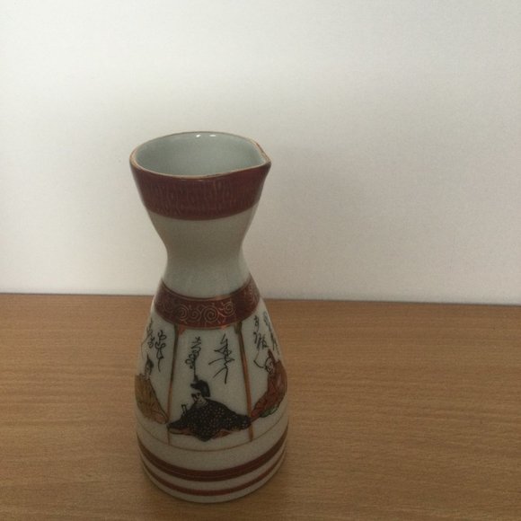 Two vintage Japanese porcelain sake bottle small vase signed beautiful - Picture 3 of 13